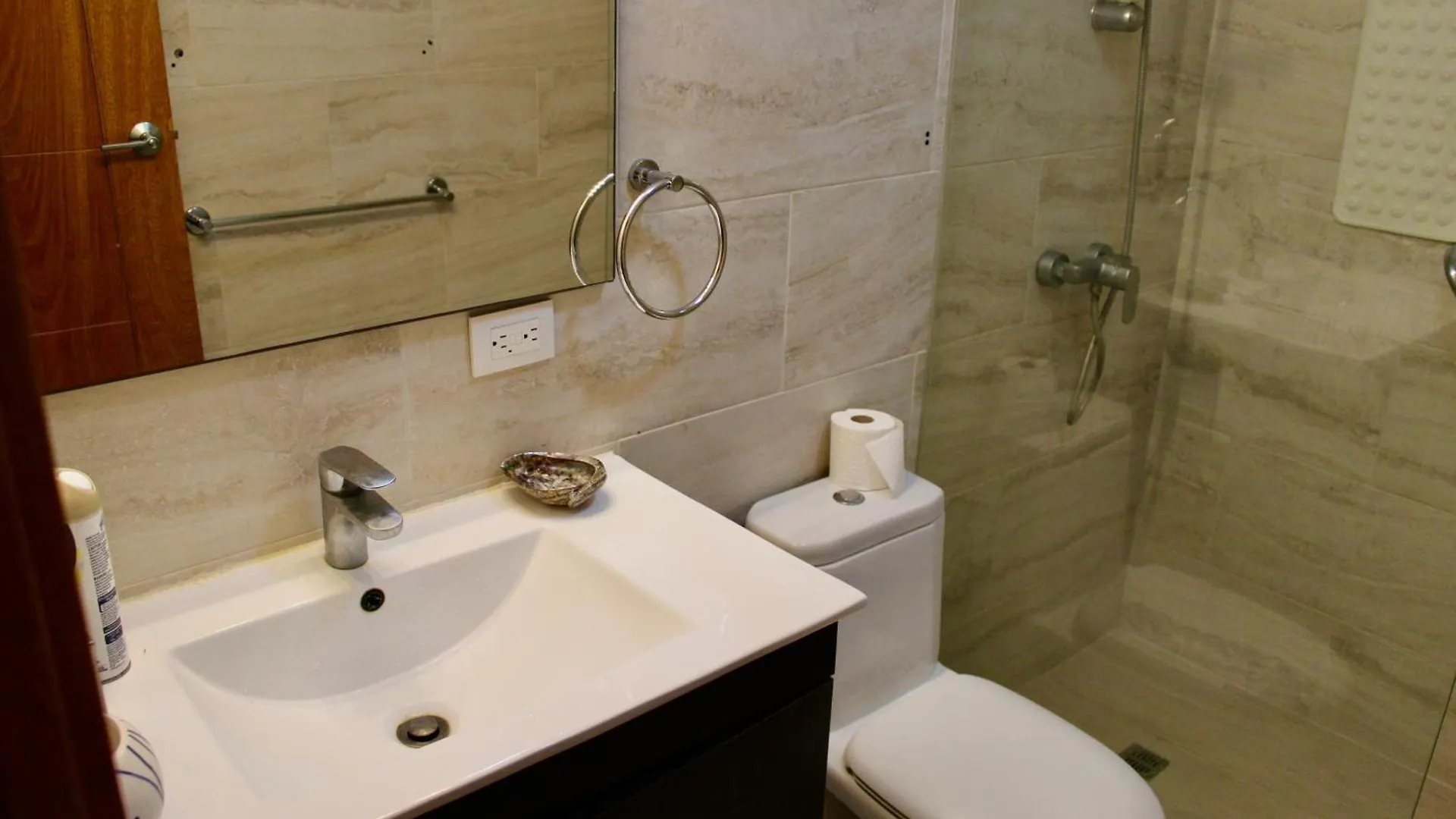 Lasolastower-Juandolio-2Br-3Bds-7Px-Wifi-Hugeterrace-Seaview Guayacanes