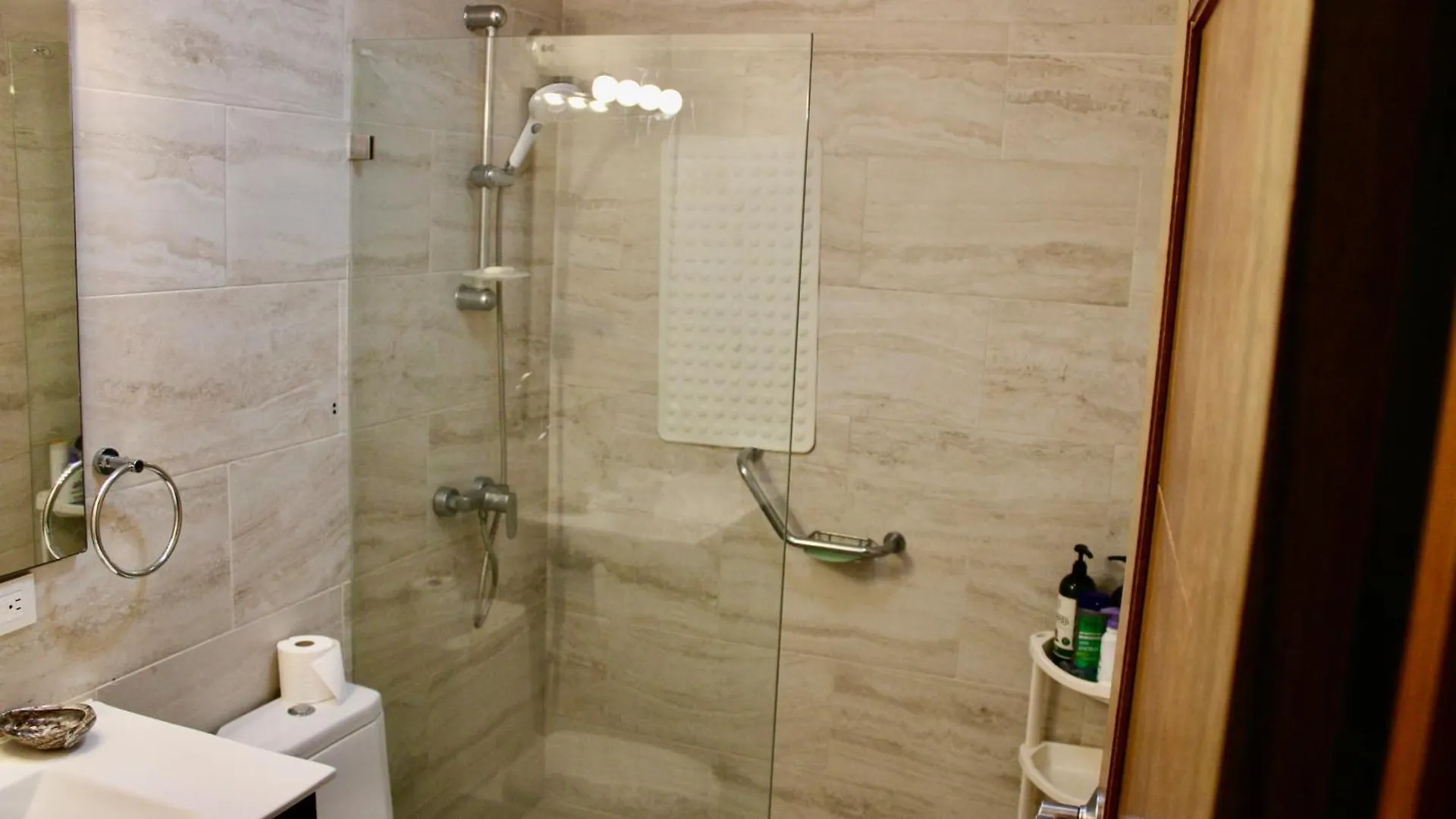 Apartment Lasolastower-Juandolio-2Br-3Bds-7Px-Wifi-Hugeterrace-Seaview Guayacanes